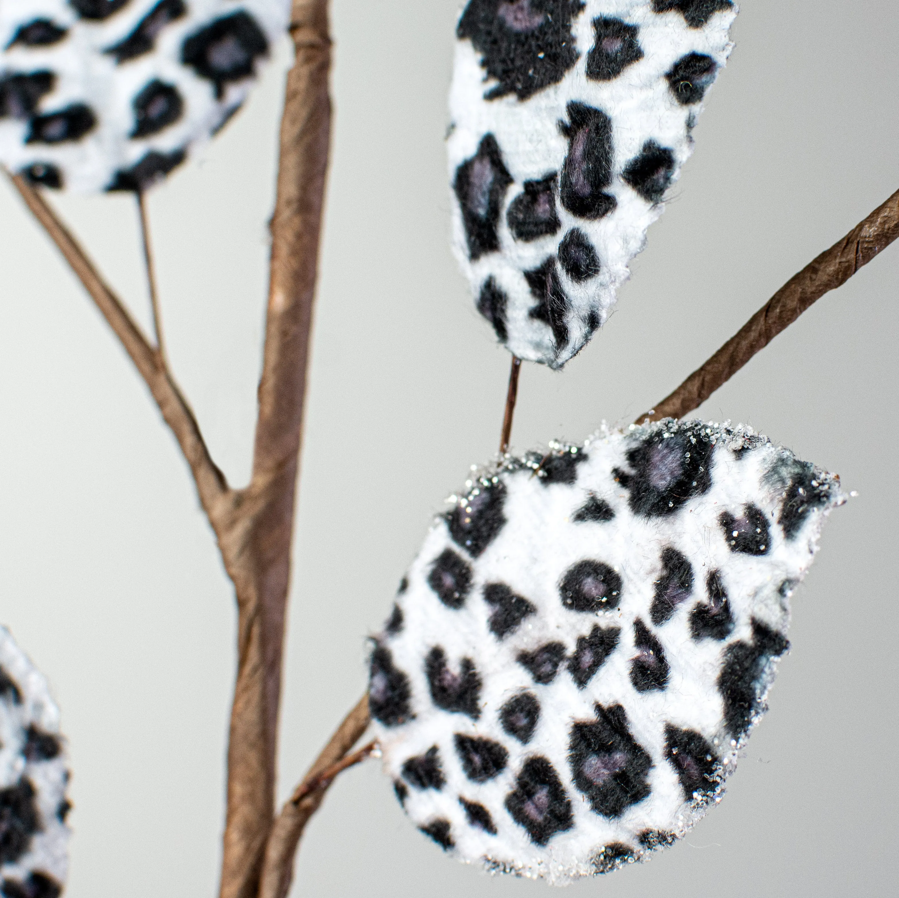 32" Snow Leopard Leaves Spray