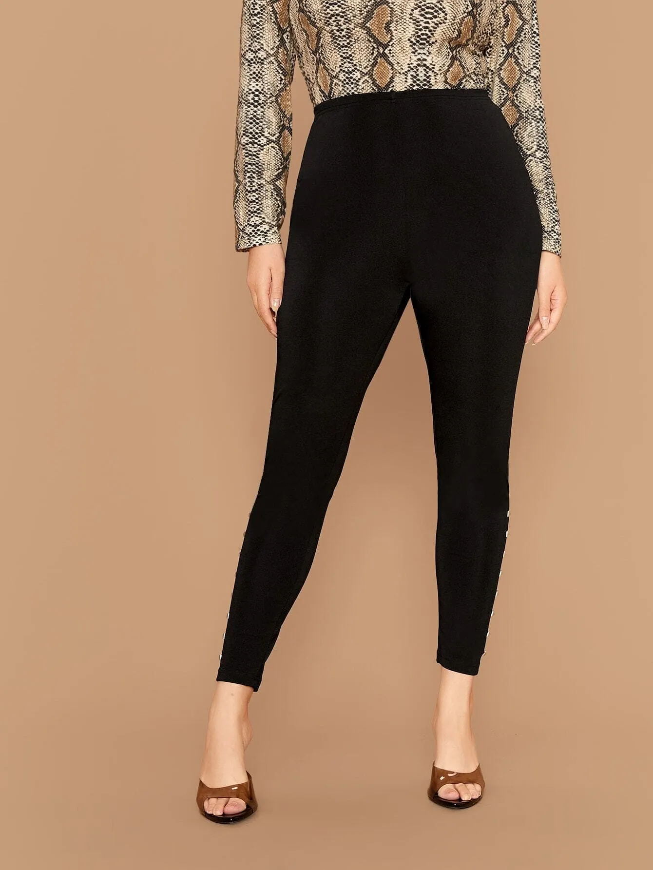 Black Plus Size Slim Fit Studded Detail Leggings