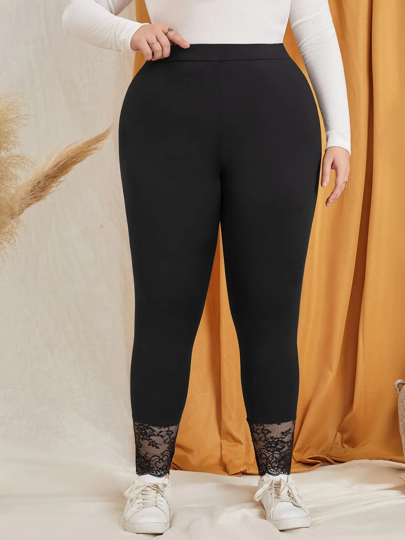 Plain Contrast Lace Cropped Plus Size Leggings