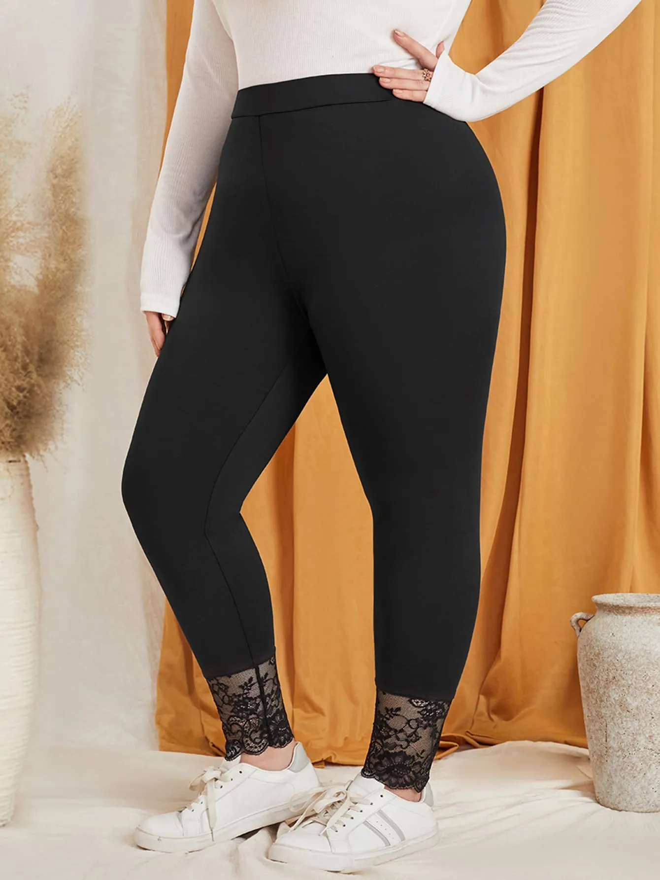 Plain Contrast Lace Cropped Plus Size Leggings