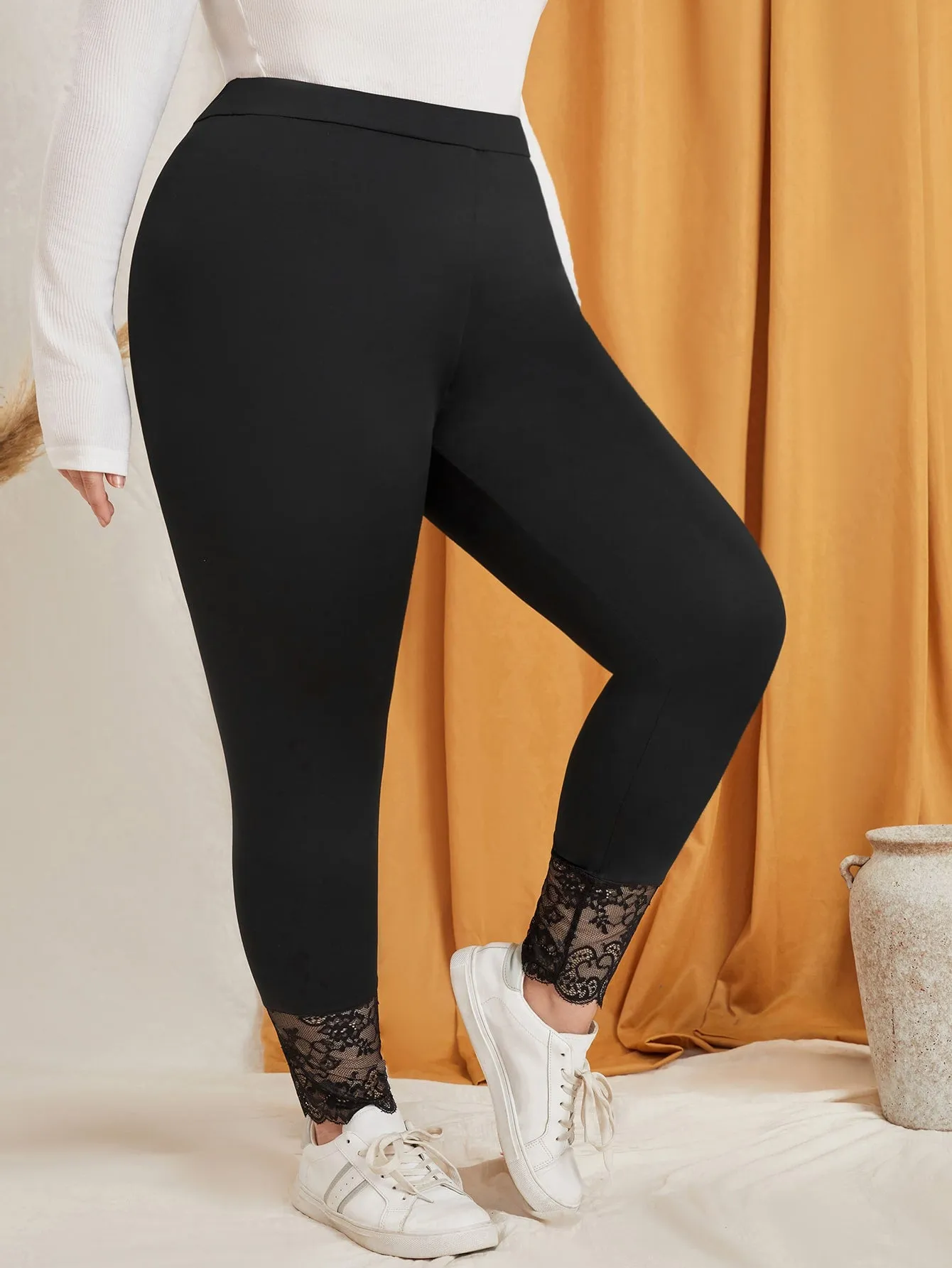 Plain Contrast Lace Cropped Plus Size Leggings