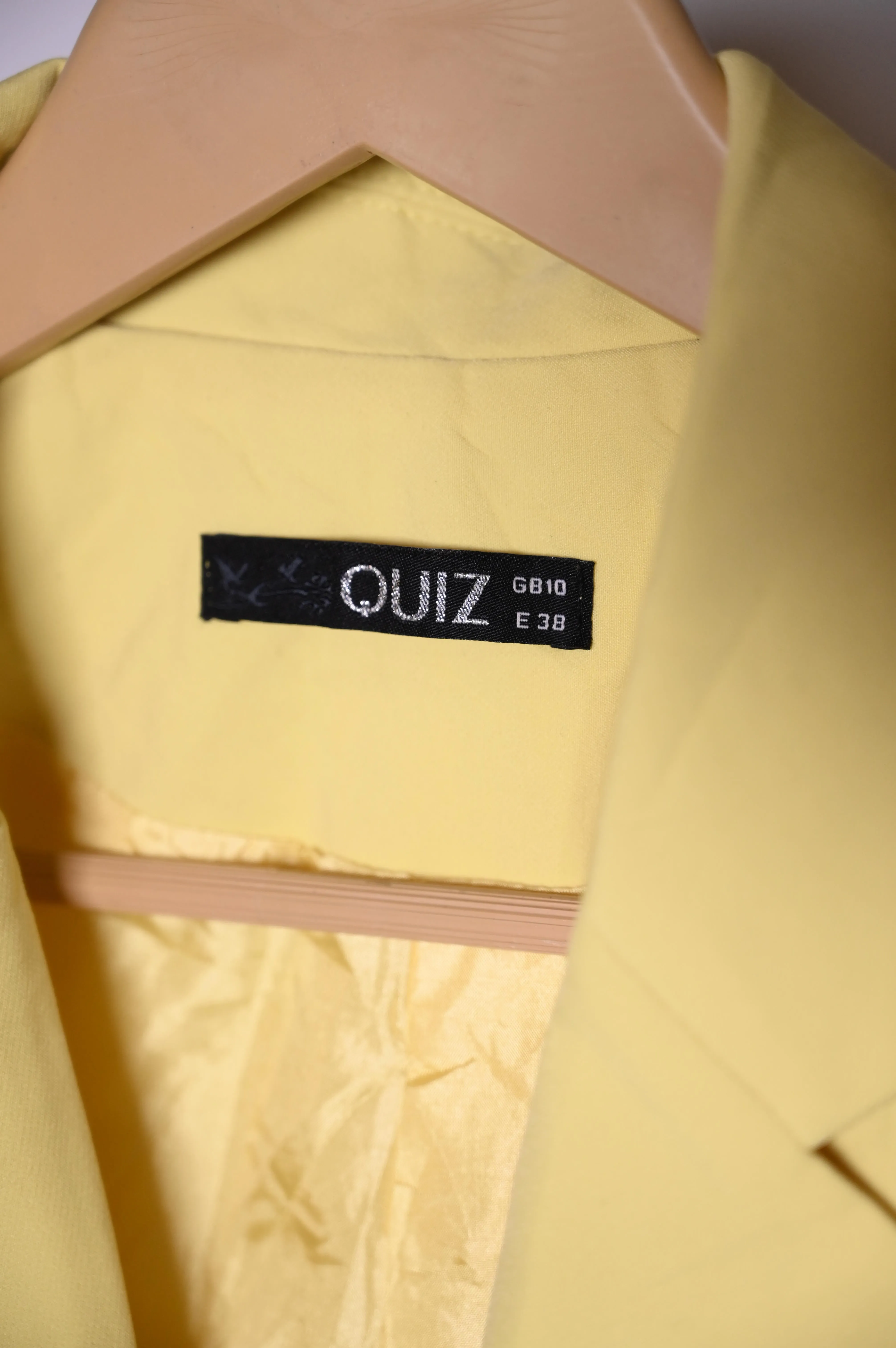 Quiz Yellow Coat