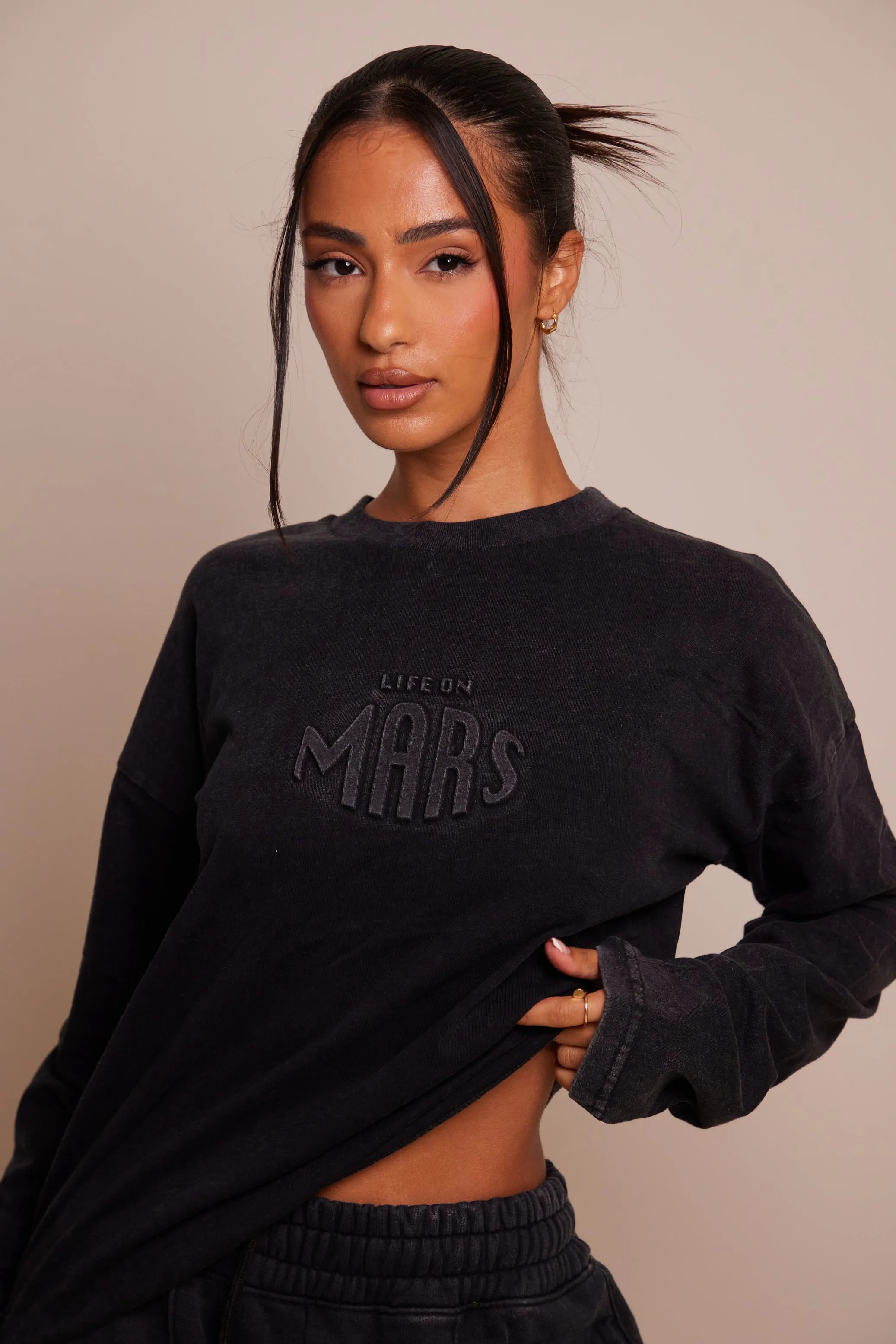 The Embossed Long Sleeve T-shirt - Charcoal