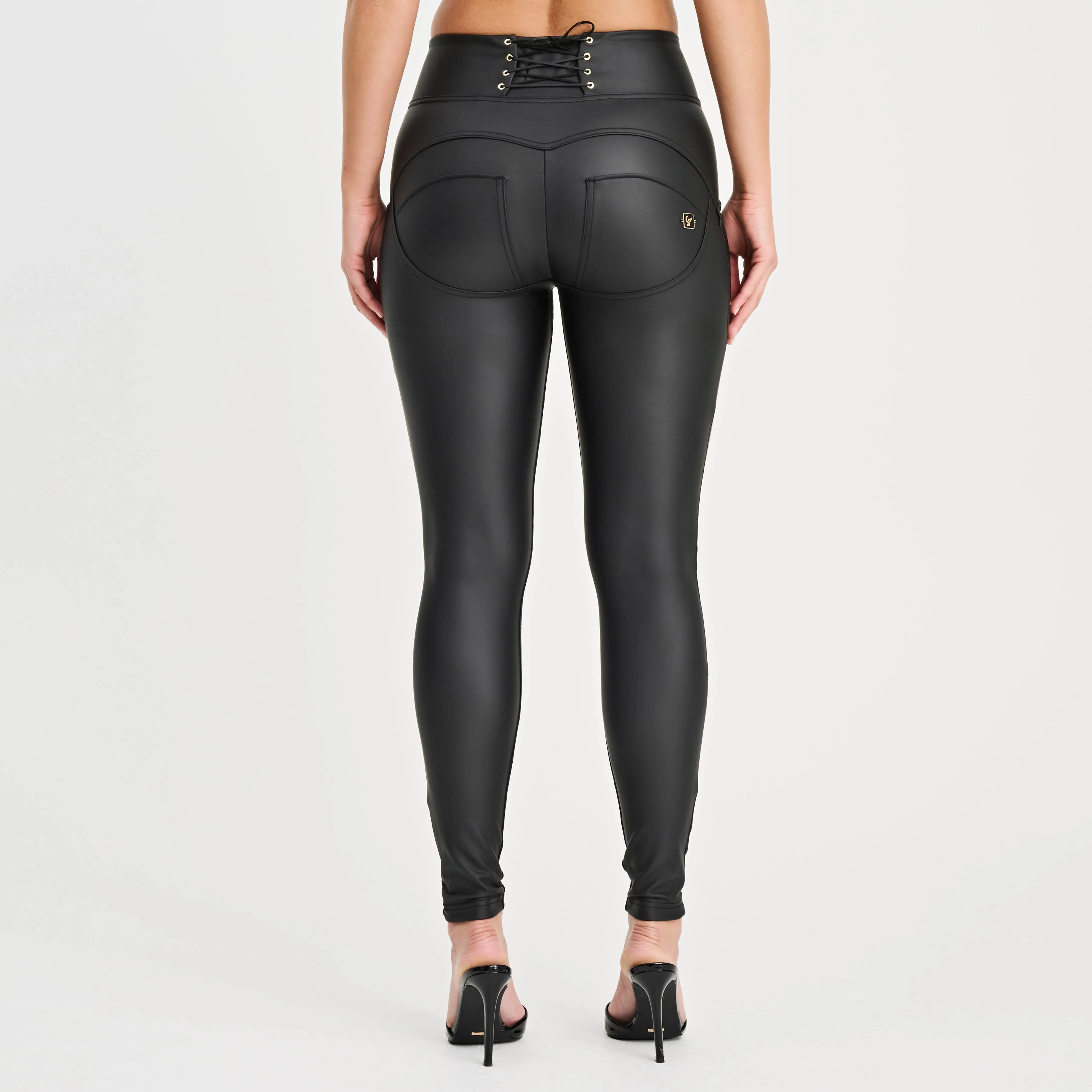 (WRUP2HF448-N) High Waist WR.UP® Leather Look met Veter Sluiting op de Rug ♥