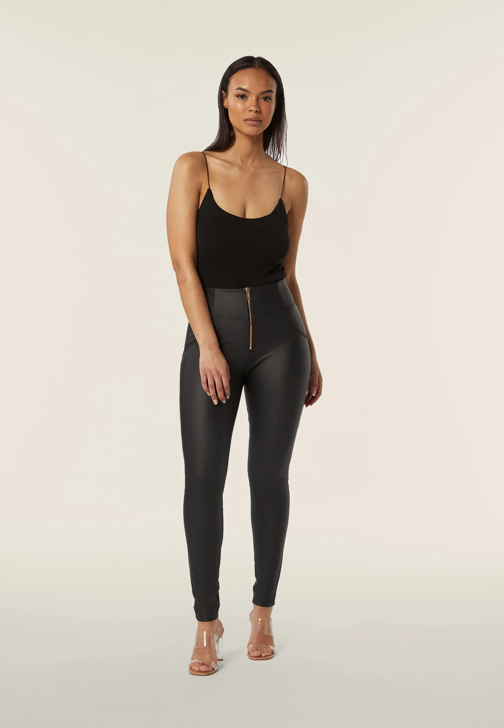 (WRUP2HF448-N) High Waist WR.UP® Leather Look met Veter Sluiting op de Rug ♥